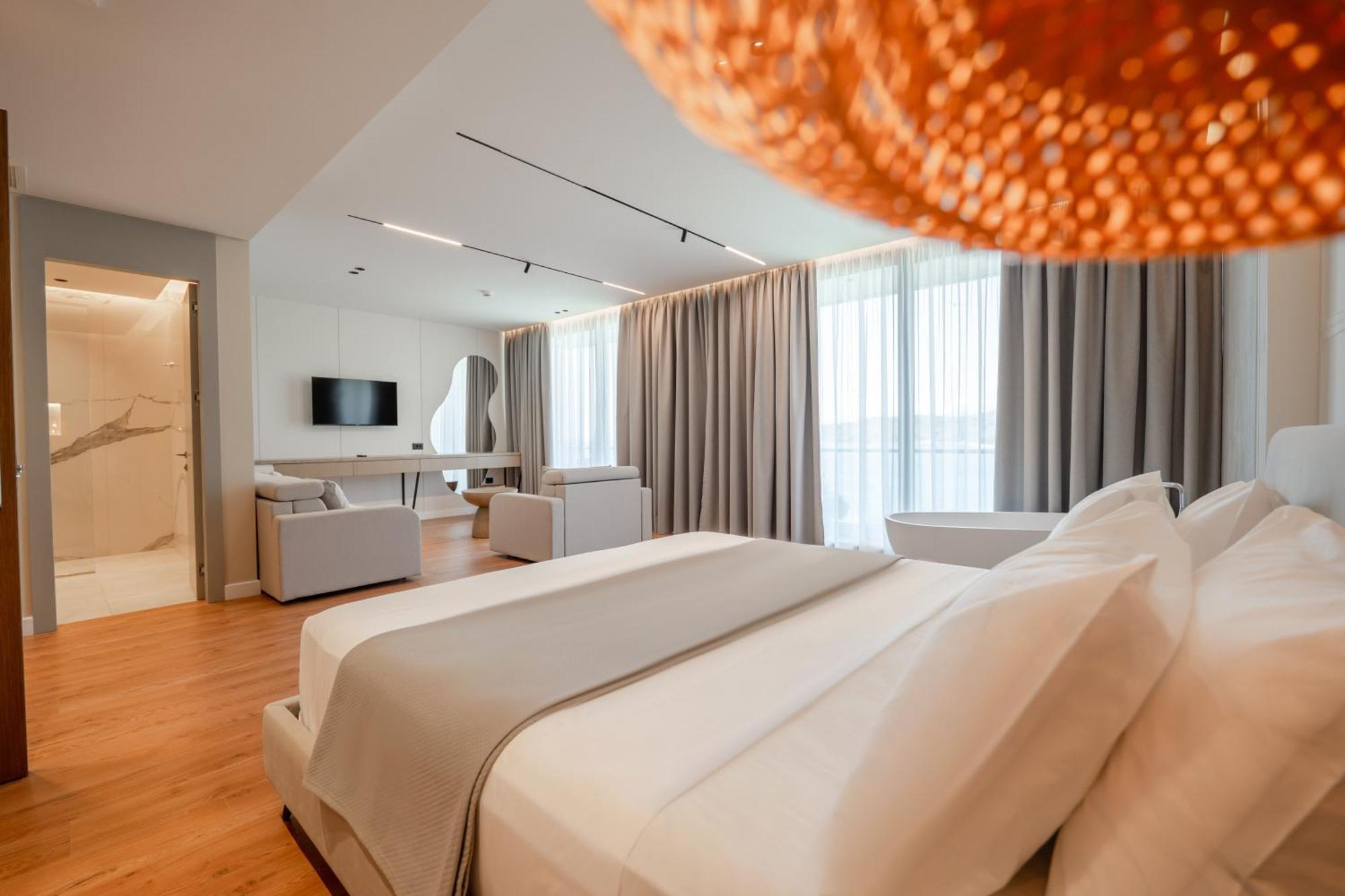 Euro Hotel Ксаміл Екстер'єр фото